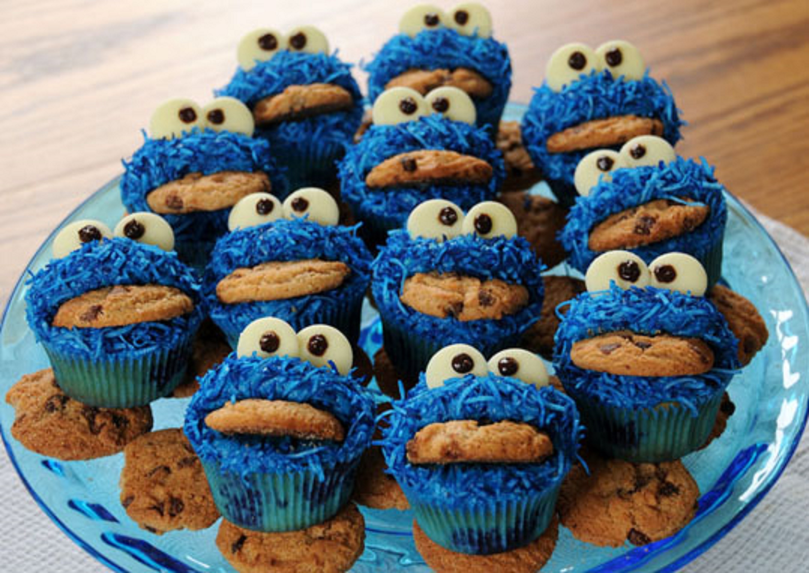 12 Awesome Cupcake Decorating Ideas - Cookie Monster Cupcakes