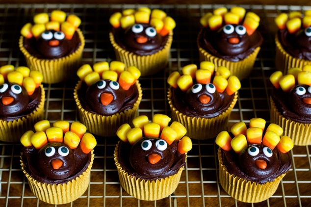 11 Awesome Cupcake Decorating Ideas - Thanksgiving Turkey Cupcakes